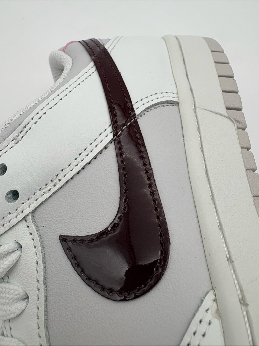 Nike Women’s Dunk Low Summit White/Plum Chalk Shoes Size 7 🔥Brand New in Box🔥 - Picture 4 of 5